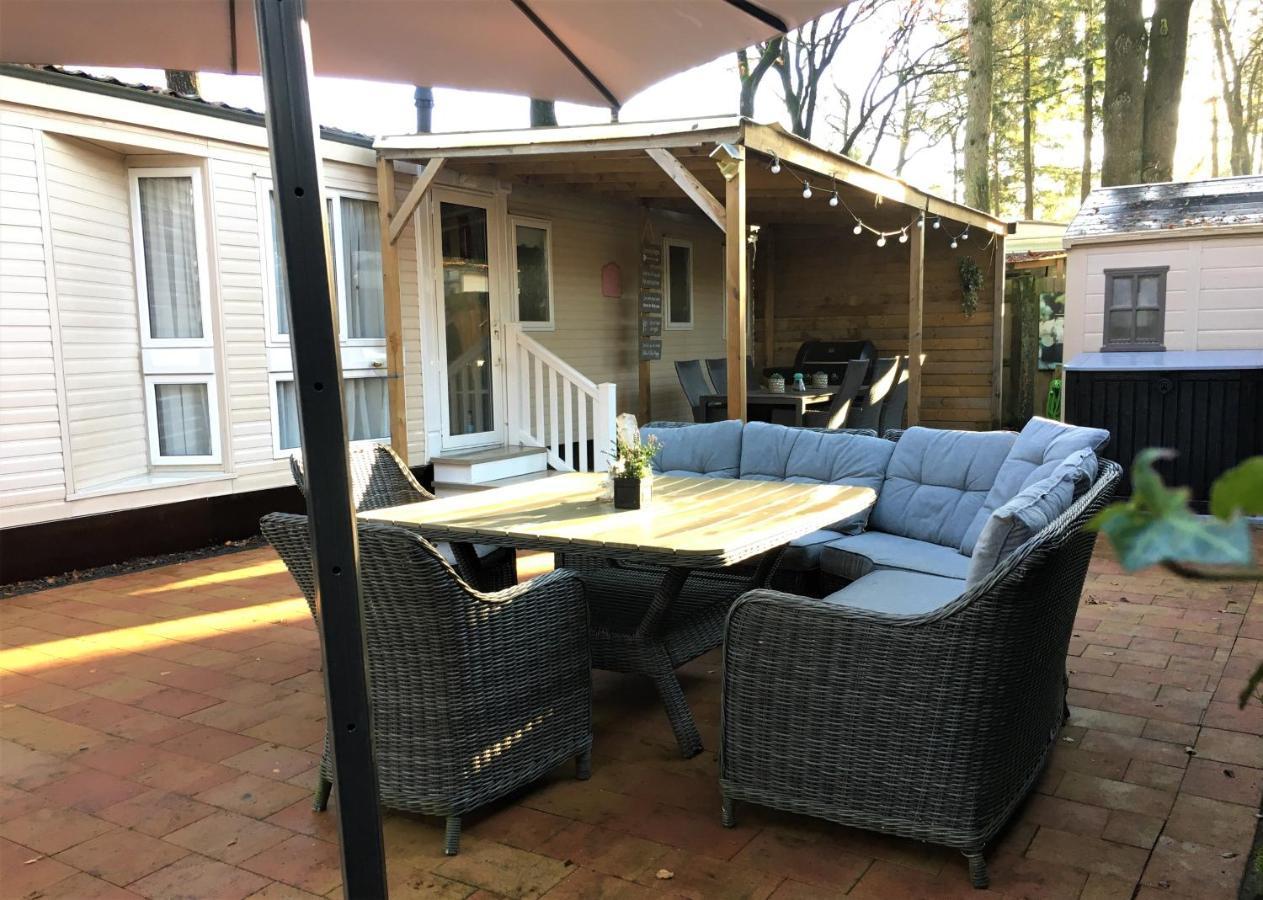 Prachtige Luxe Chalet Op De Veluwe Nabij Hoenderloo Eksteriør billede